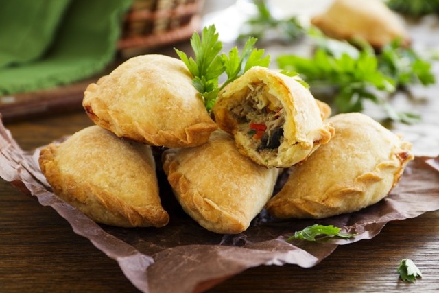 Cách làm bánh Empanadas bằng nồi chiên không dầu